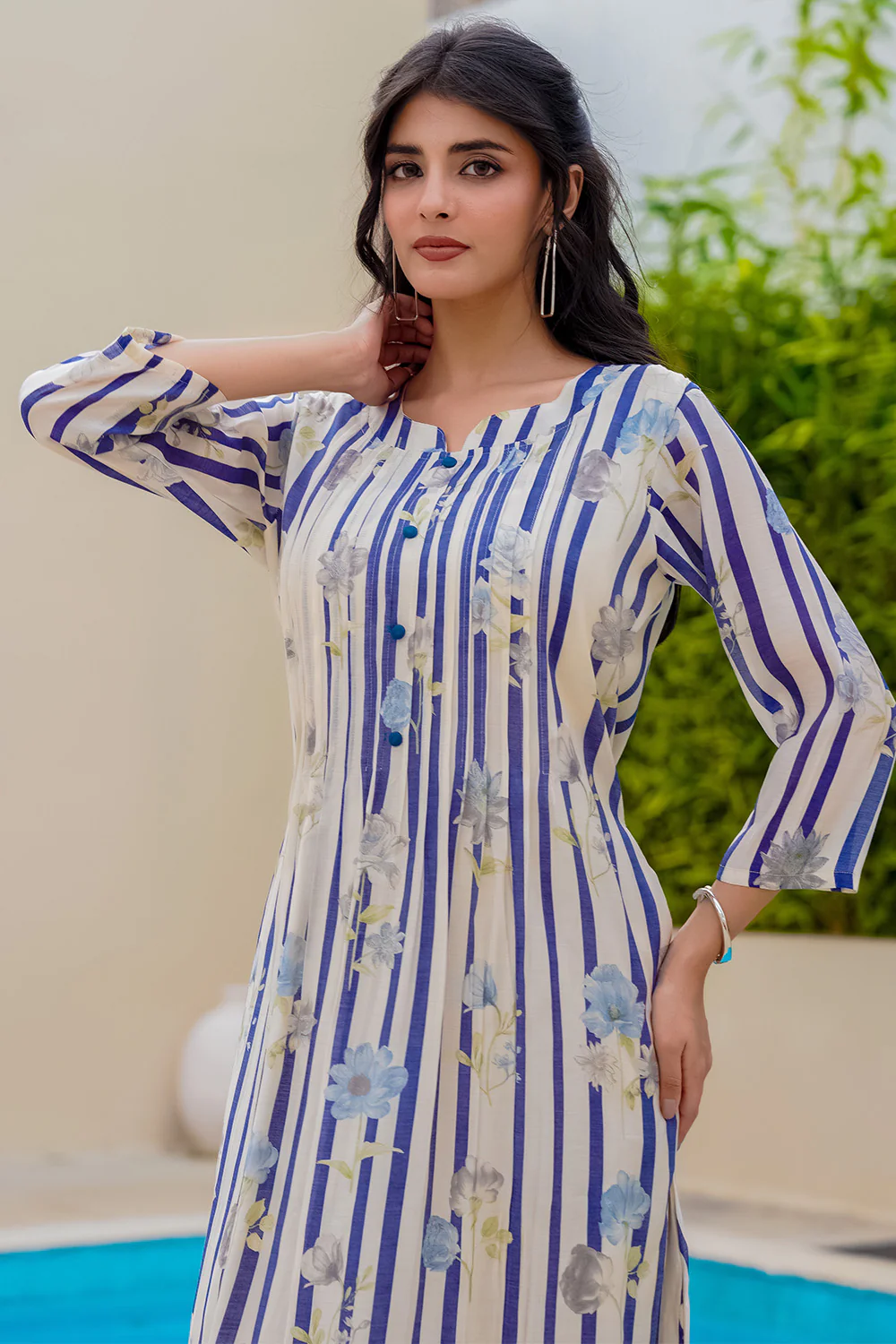 Beige & Blue Floral Printed Muslin Kurta Set - Image 10