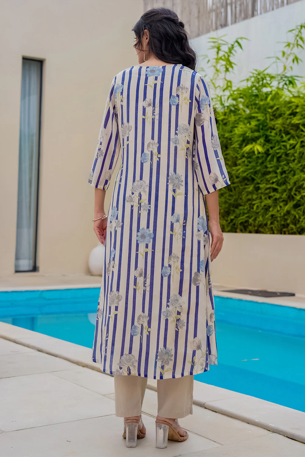 Beige & Blue Floral Printed Muslin Kurta Set - Image 3