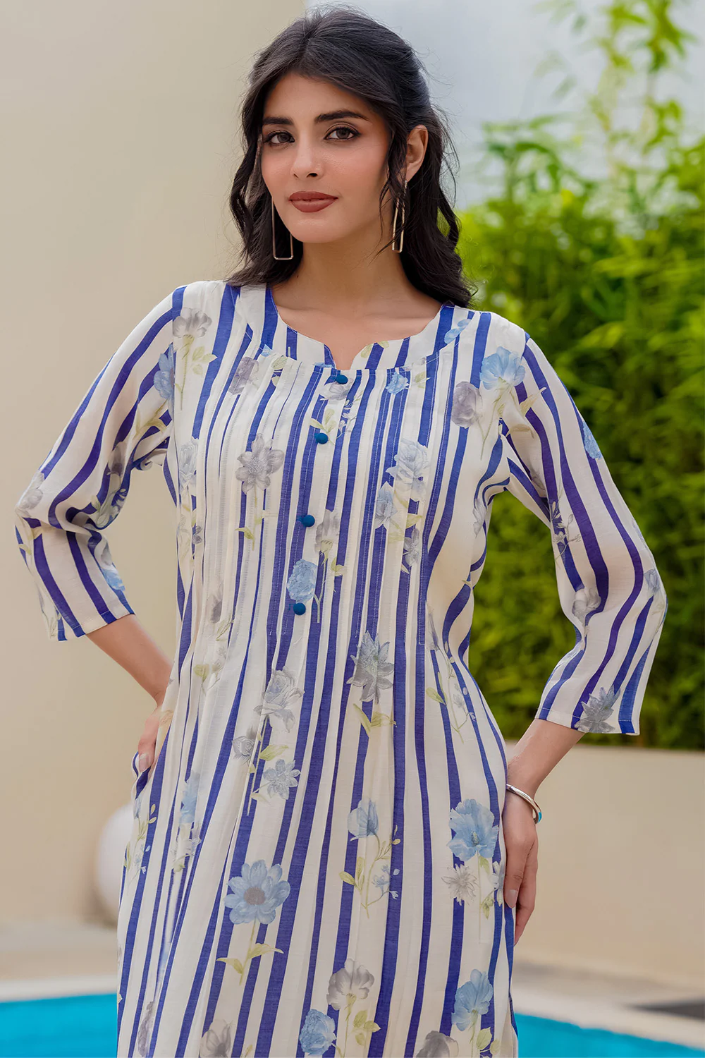 Beige & Blue Floral Printed Muslin Kurta Set - Image 9