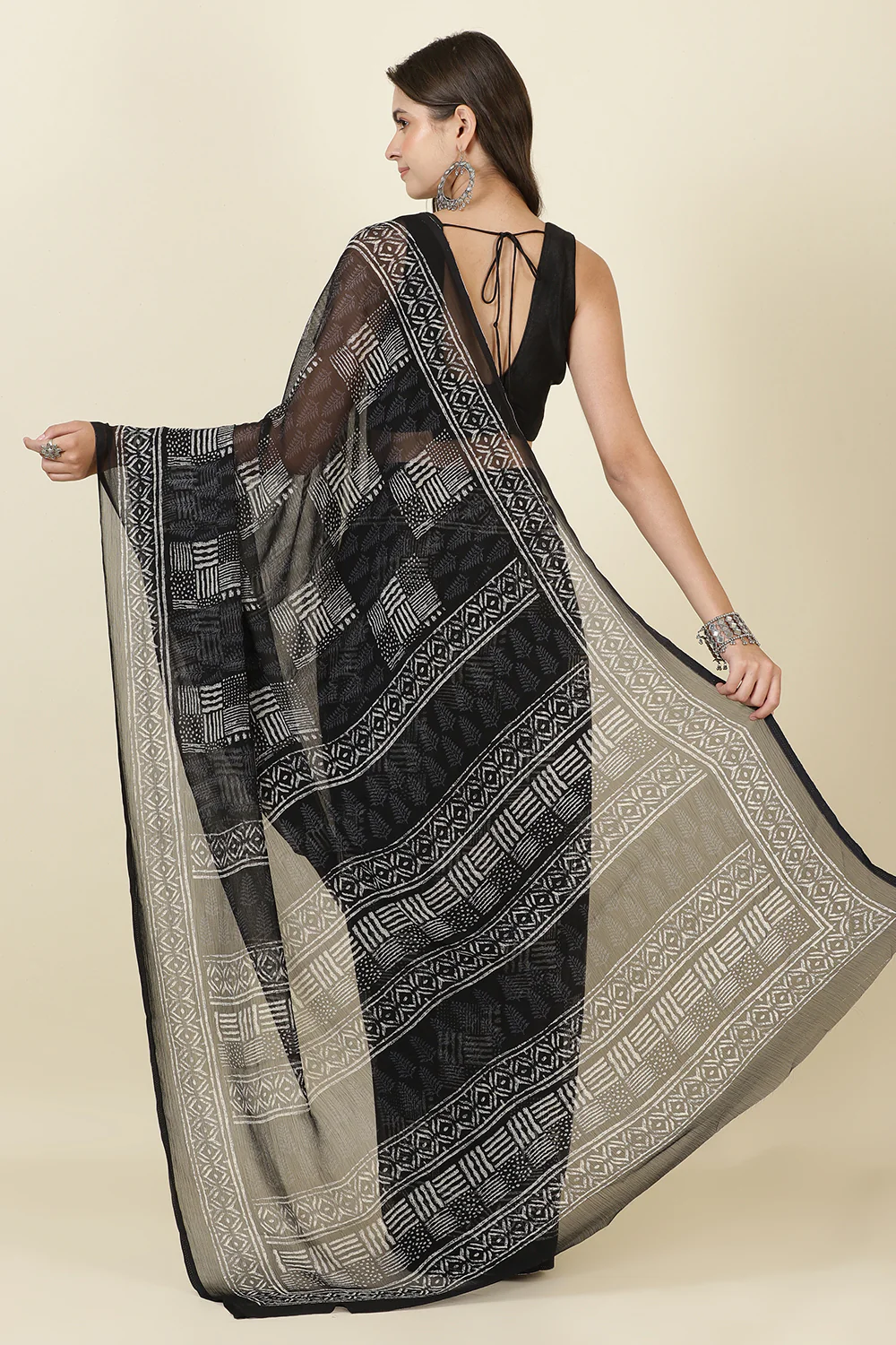Black Printed Georgette Saree - Image 3
