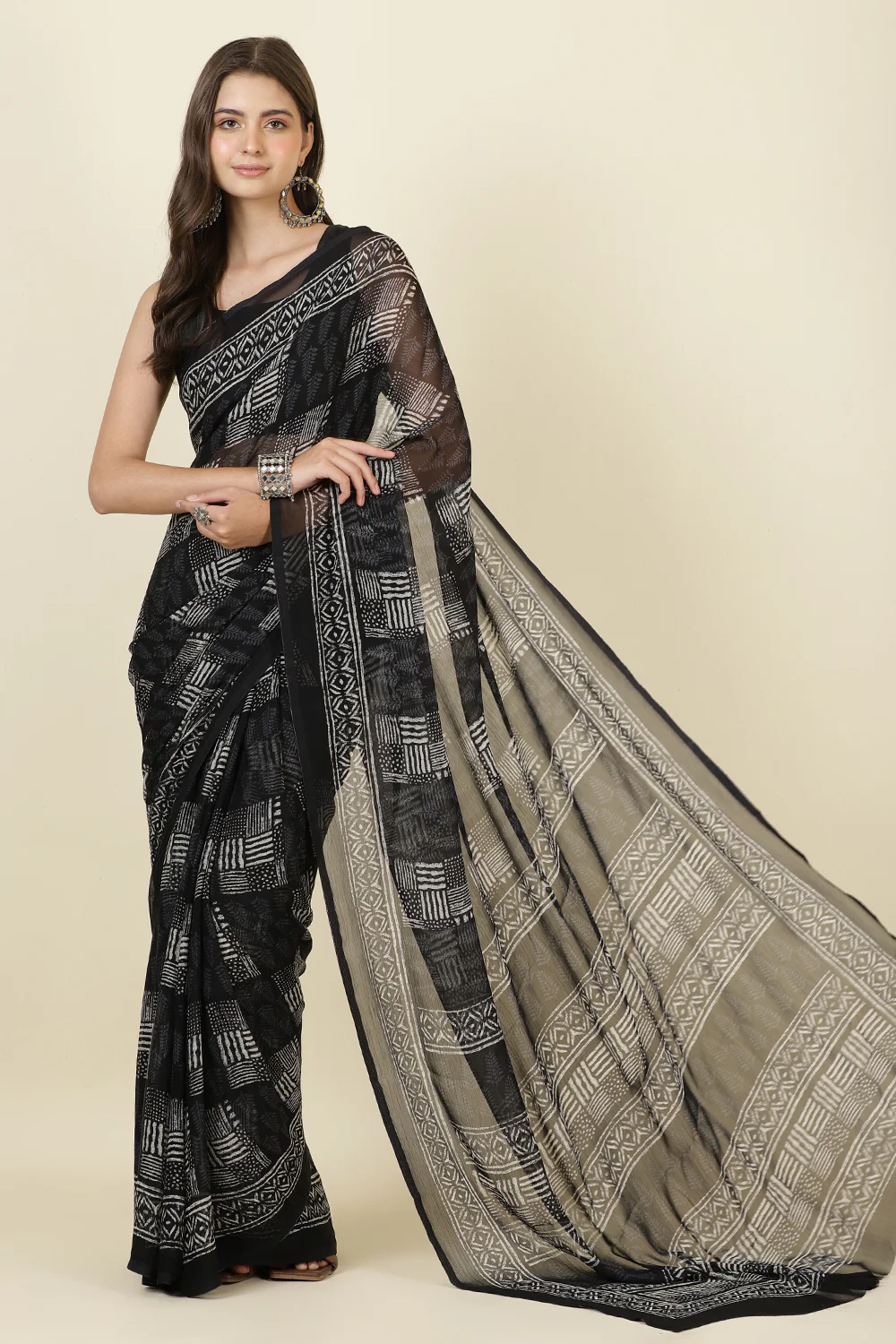 Black Printed Georgette Saree - Image 4