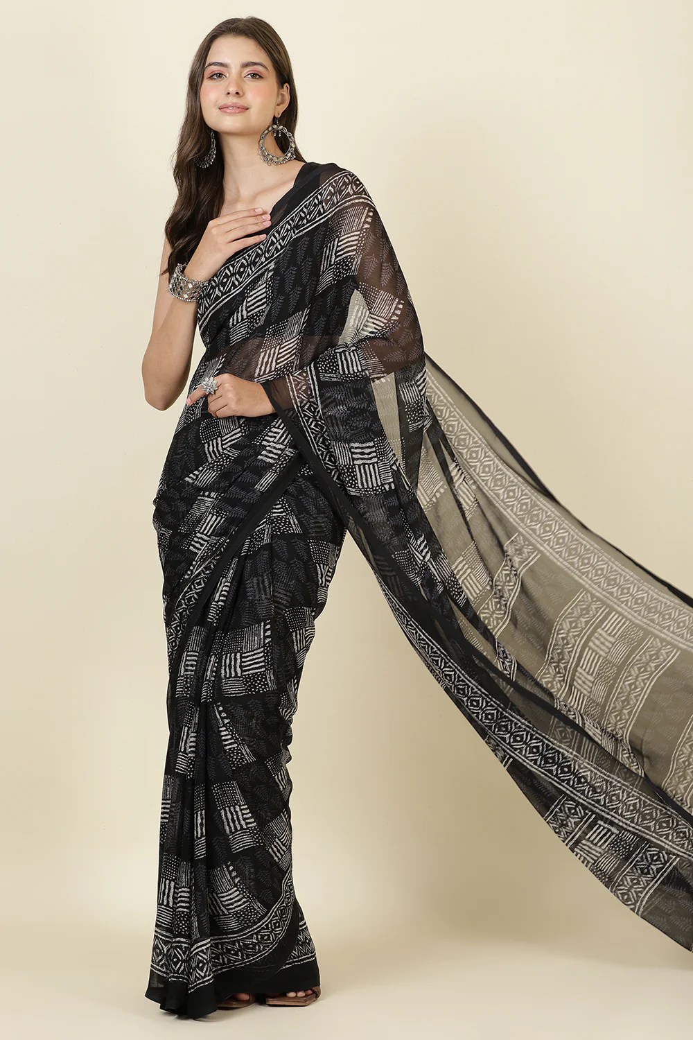 Black Printed Georgette Saree - Image 5