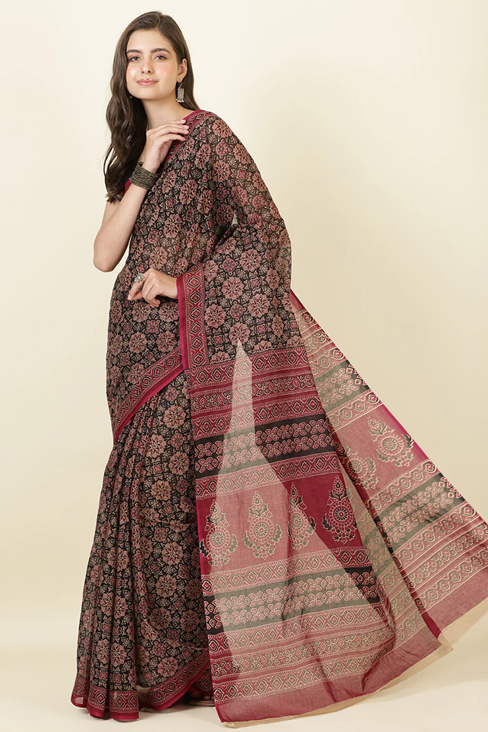Black & Wine Cotton Bagru Printed Saree - Image 4