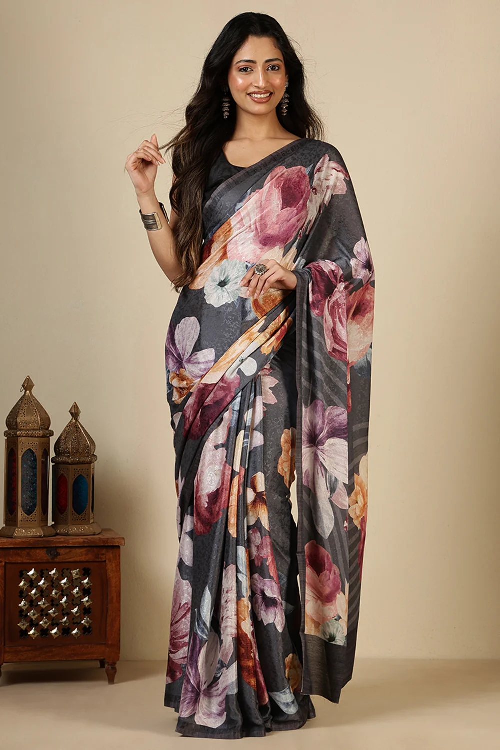 Grey Printed Jacquard Silk Saree - Image 3