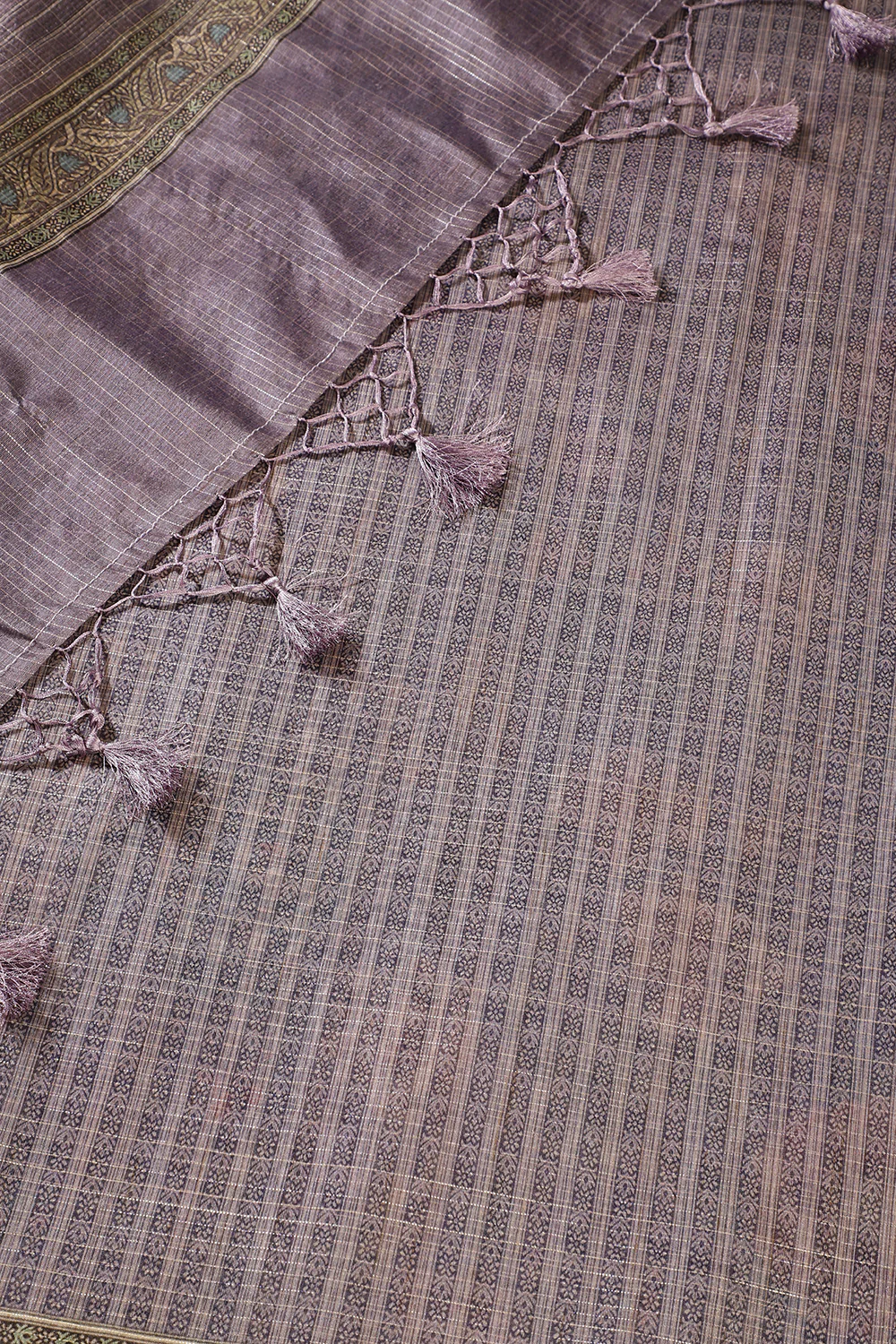 Lavendar Floral Printed Metallic Tissue Saree - Image 4
