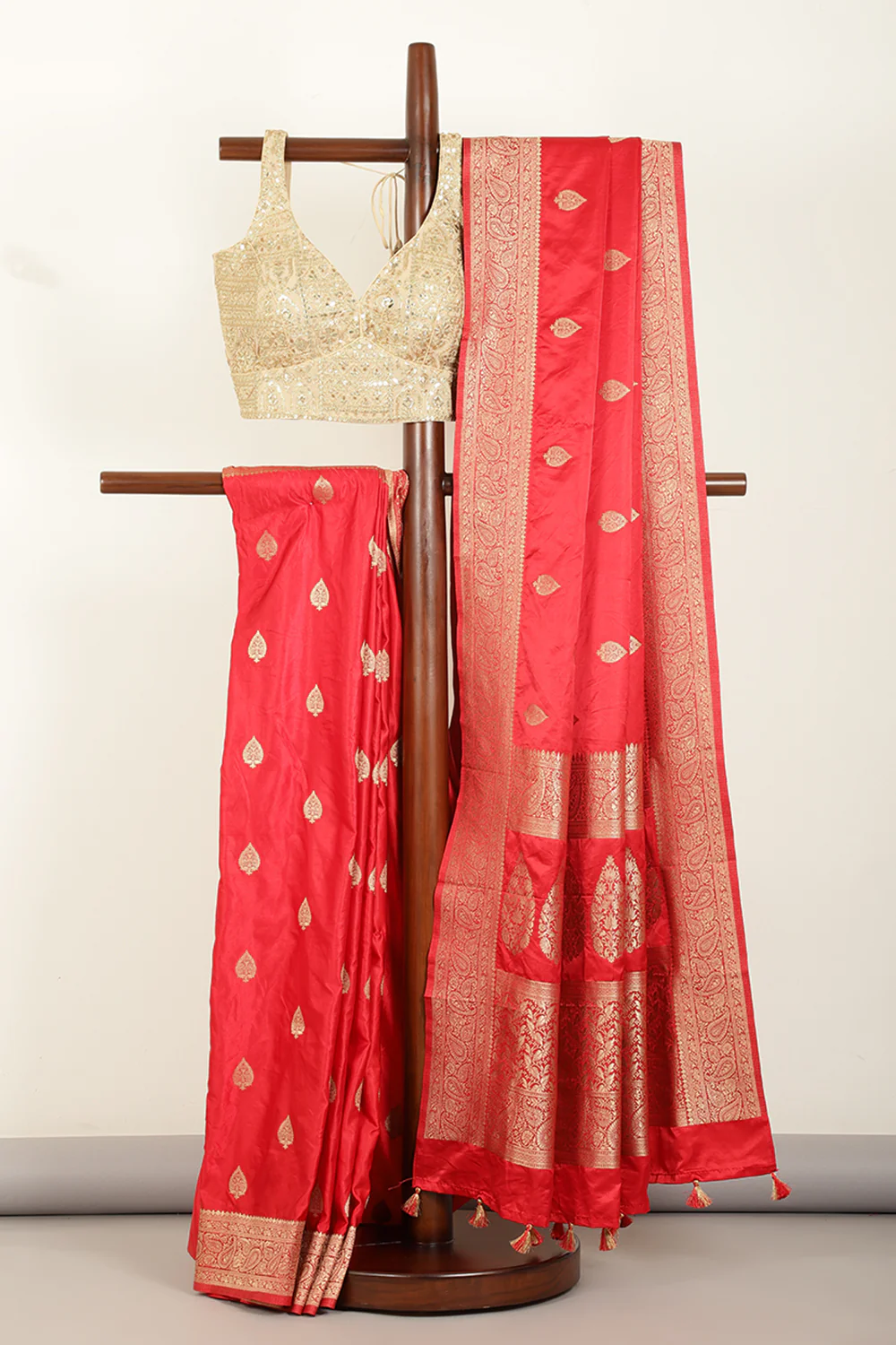 Red Color South Silk Zari Woven Saree - Image 2