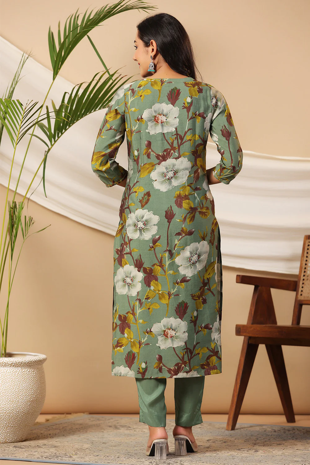 Sage Green Color  Muslin Floral Printed Kurta Set - Image 3