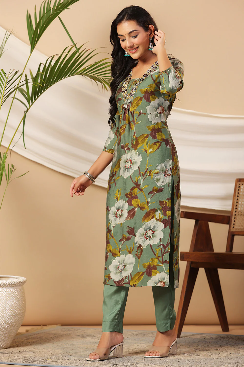 Sage Green Color  Muslin Floral Printed Kurta Set - Image 4